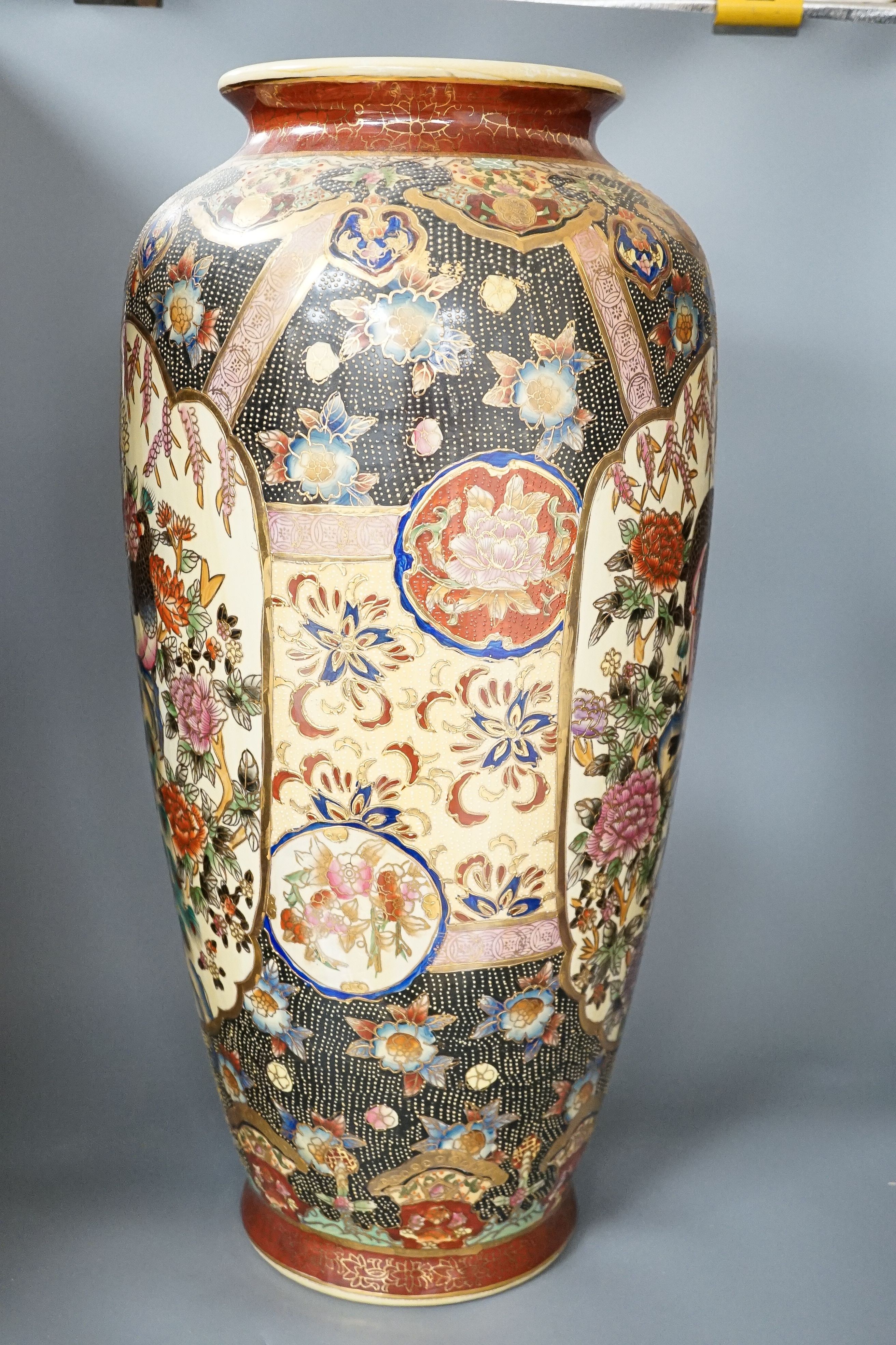 A large Chinese ceramic vase, height 16cm